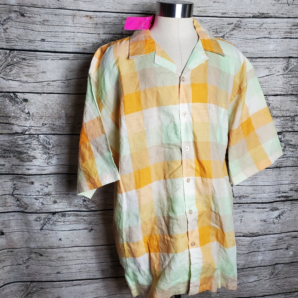 godbody Short Sleeve Button Down Shirt 2XL.Pit to pit approx: 28 inches Right